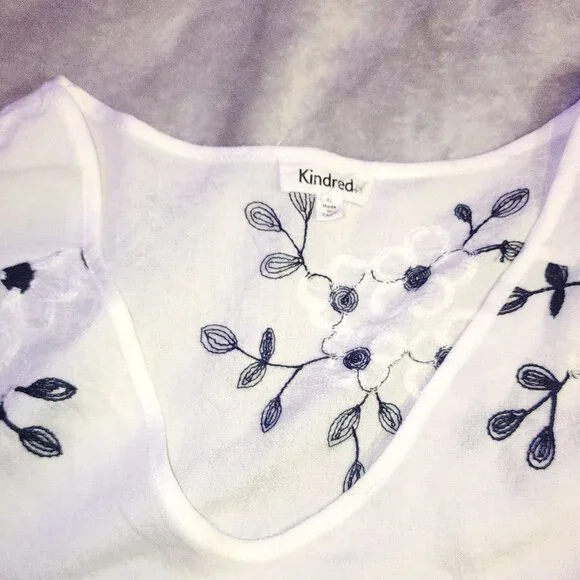 Gorgeous Women's XL Anthropologie Kindred Embroidered White Blue Cotton top - Picture 2 of 16